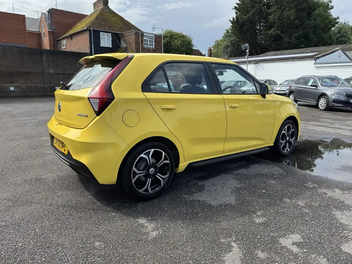 Used MG MG3 Exclusive 2022 Yellow Hatchback
