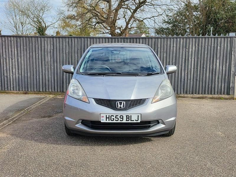 Begagnad Honda Jazz ES 100 HK (73 kW) 2009 Silver Halvkombi
