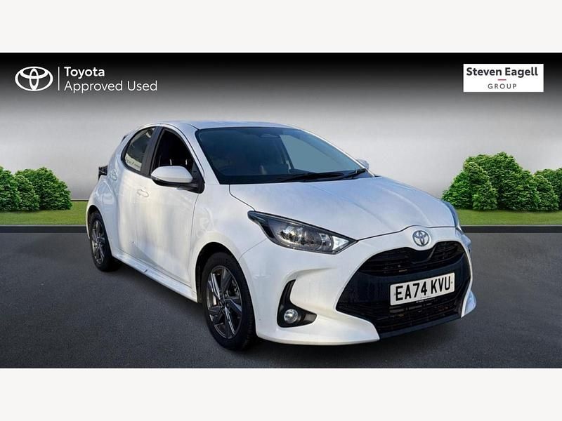 Used Toyota Yaris Hybrid 2024 White Hatchback