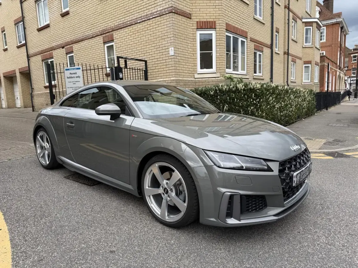 Usado Audi TT S-Line 245 HP (180 kW) 2023 Cinzento Coupé