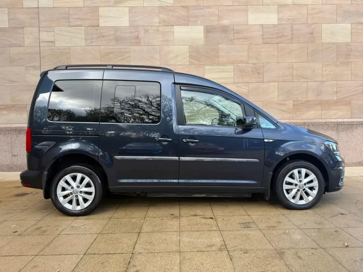 Usado VW Caddy Life 150 CV (110 kW) 2016 Azul Monovolumen