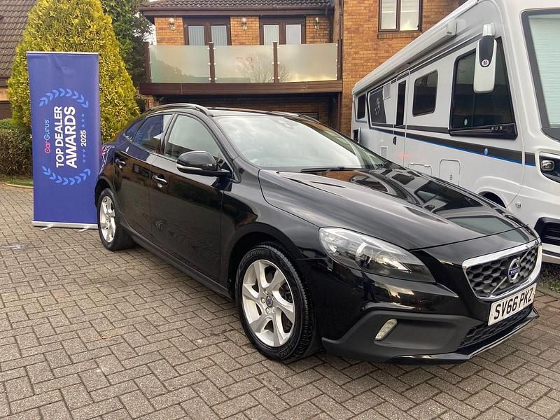 Used Volvo V40 120 HP (88 kW) 2016 Black Hatchback