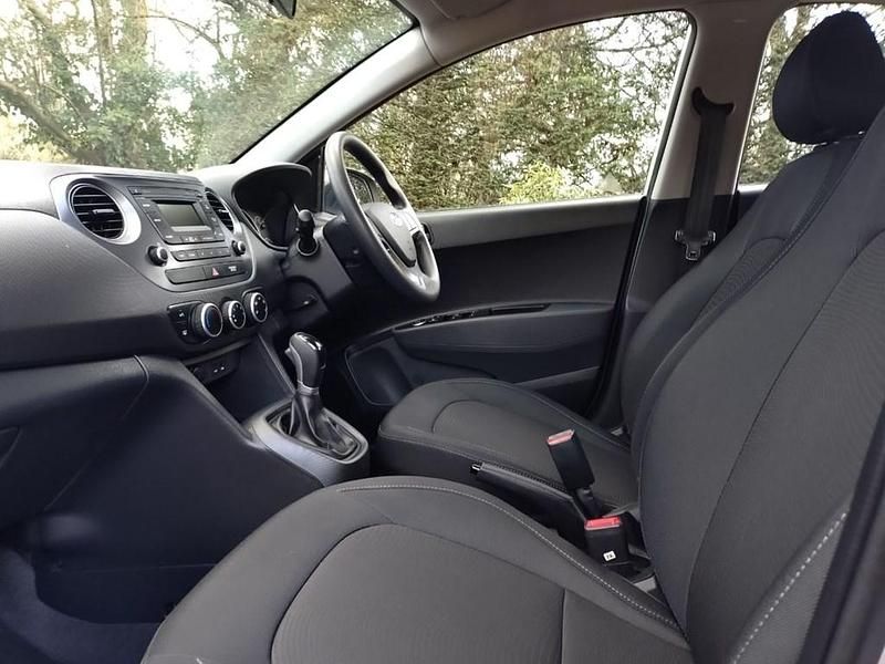 Used Hyundai i10 SE 83 HP (61 kW) 2017 Silver Hatchback