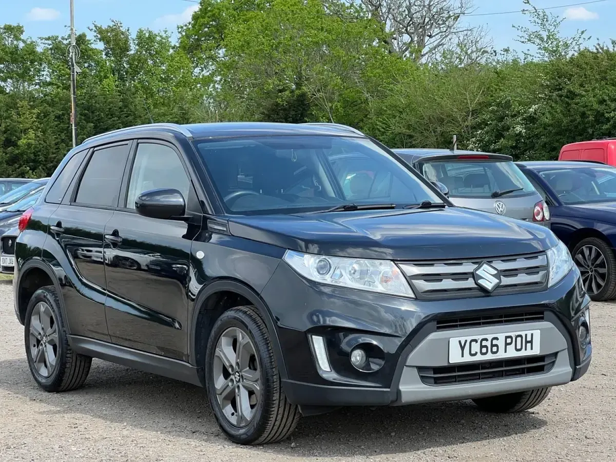 Second-hand Suzuki Vitara SZ-T 120 CP (88 kW) 2016 Negru SUV