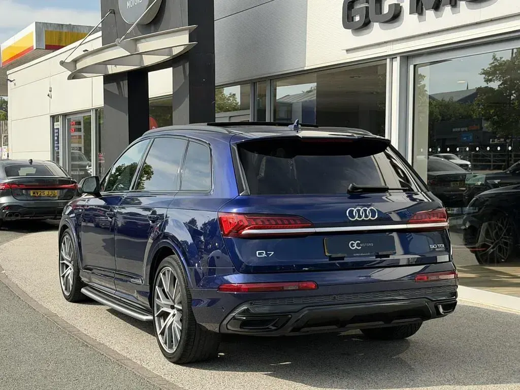 Used Audi Q7 Comfort 286 HP (210 kW) 2021 Blue SUV