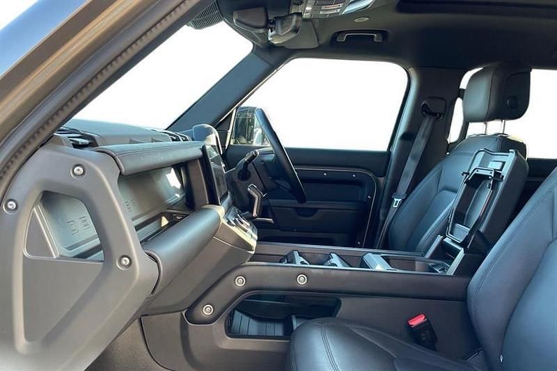 Used Land Rover Defender HSE Dynamic 250 HP (183 kW) 2024 Silicon silver SUV