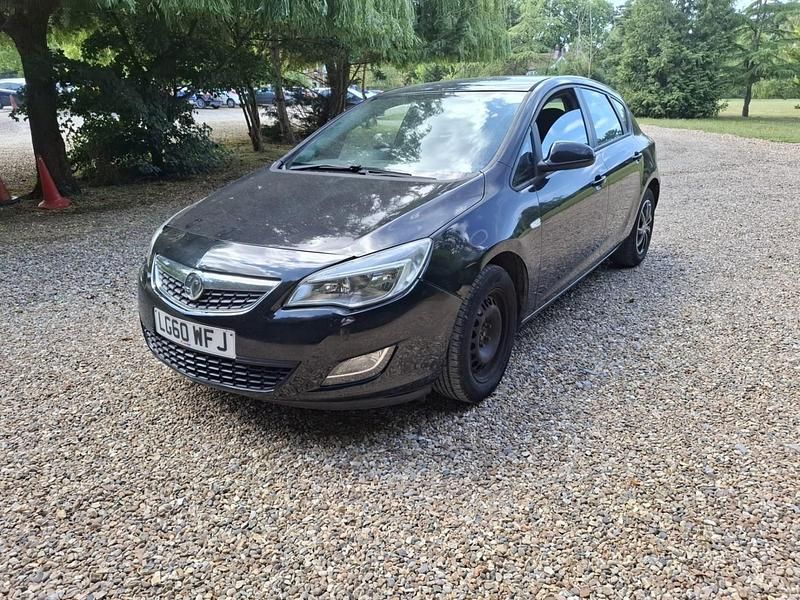 Black Used 2010 Vauxhall Astra Hatchback | £1,250 (Fair price) - Image 1/4