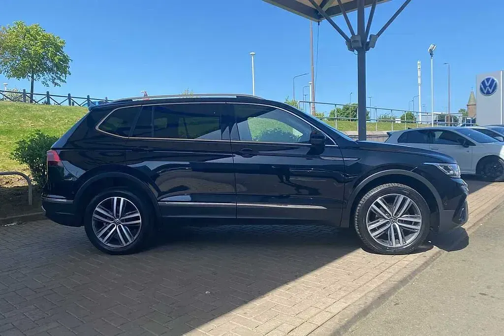 Used VW Tiguan Allspace Elegance 150 HP (110 kW) 2024 Black SUV