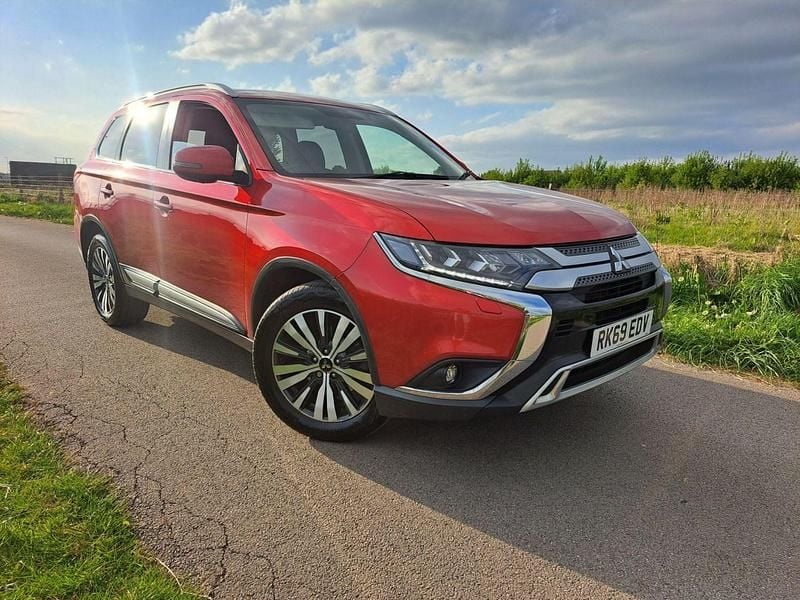 Red Used 2019 Mitsubishi Outlander SUV | £12,379 (Good price) - Image 1/4