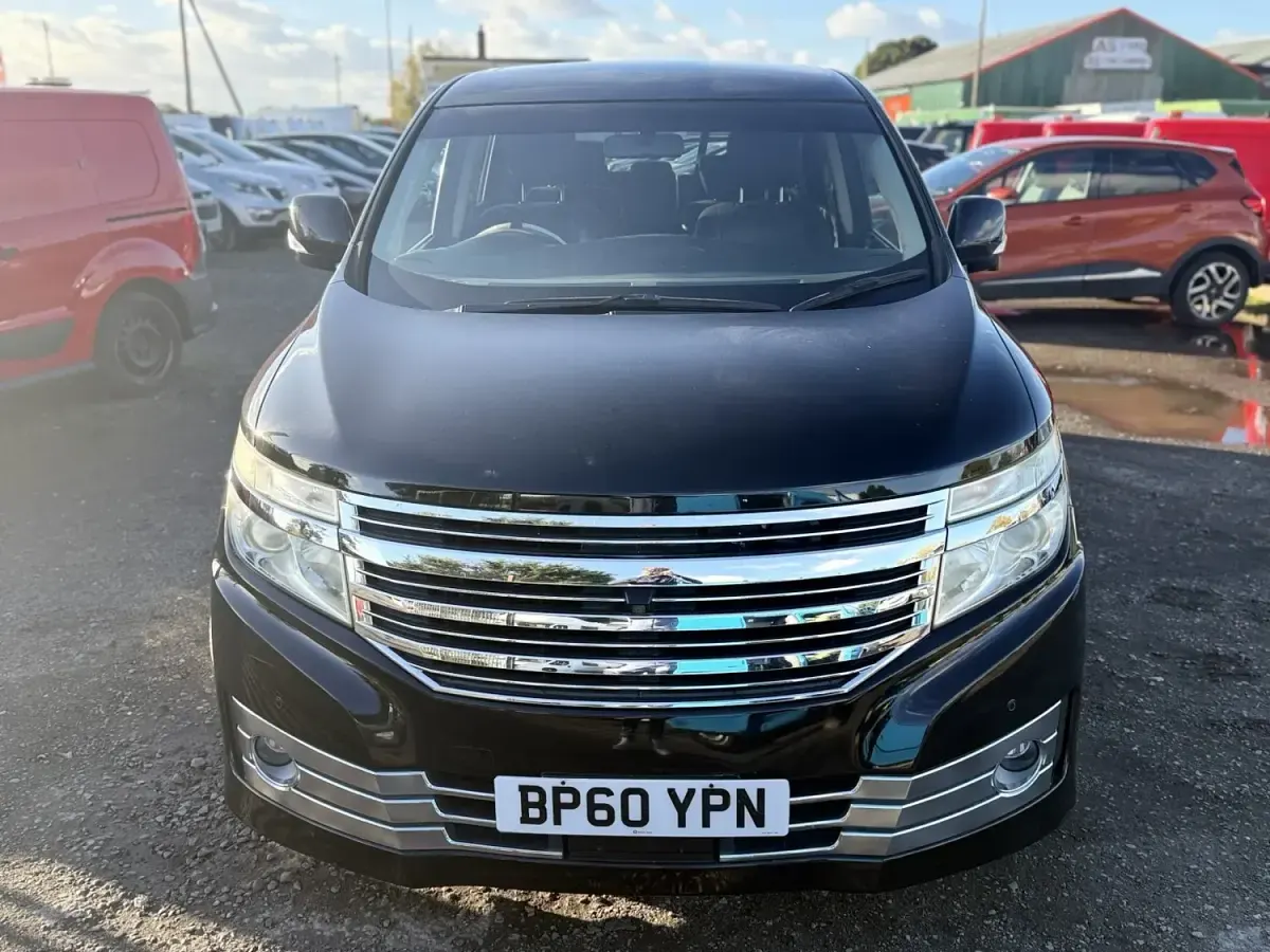 Usado Nissan Elgrand 2024 Negro Monovolumen