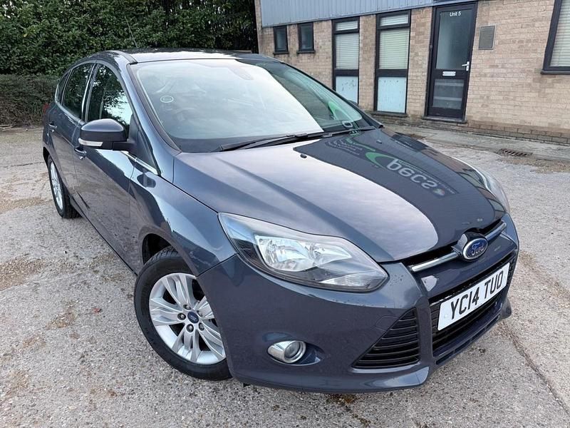 Begagnad Ford Focus Titanium 115 HK (84 kW) 2014 Grå Halvkombi
