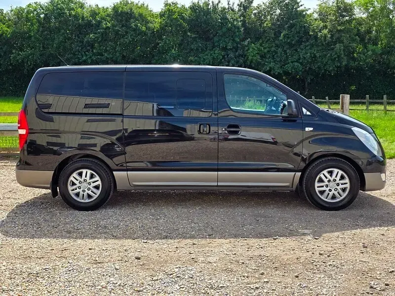 Used Hyundai I800 SE 2017 Black MPV