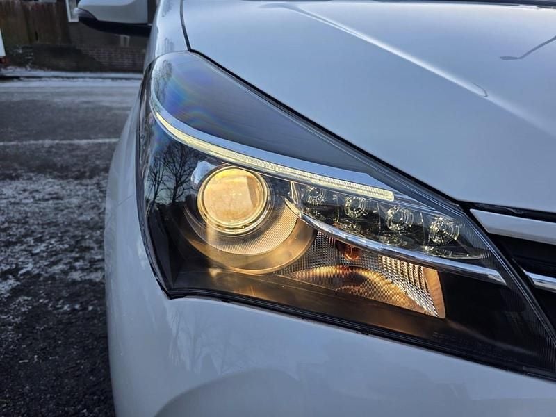 Used Toyota Yaris Sport 2014 White Hatchback