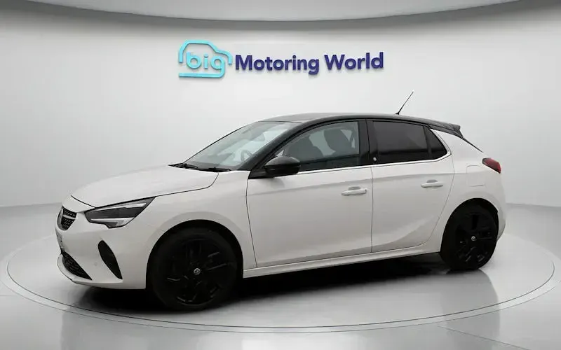 Second-hand Vauxhall Corsa-e Elite 100 kW (136 CP) 2020 Alb Hatchback