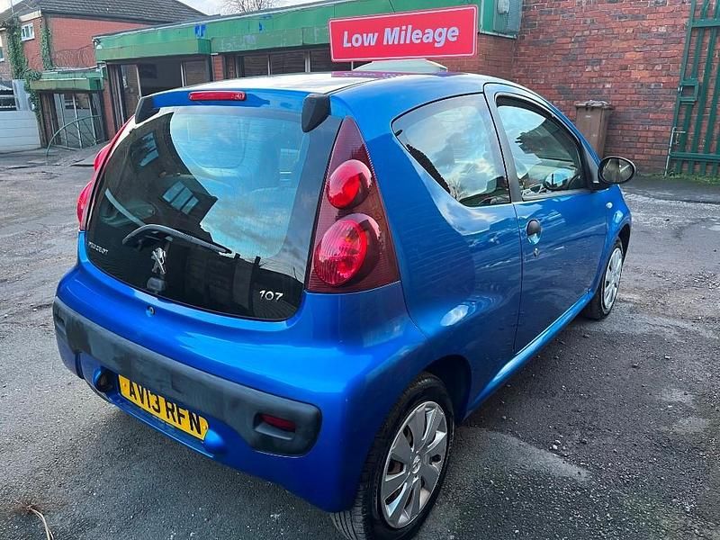 Used Peugeot 107 Access 68 HP (50 kW) 2013 Blue Hatchback