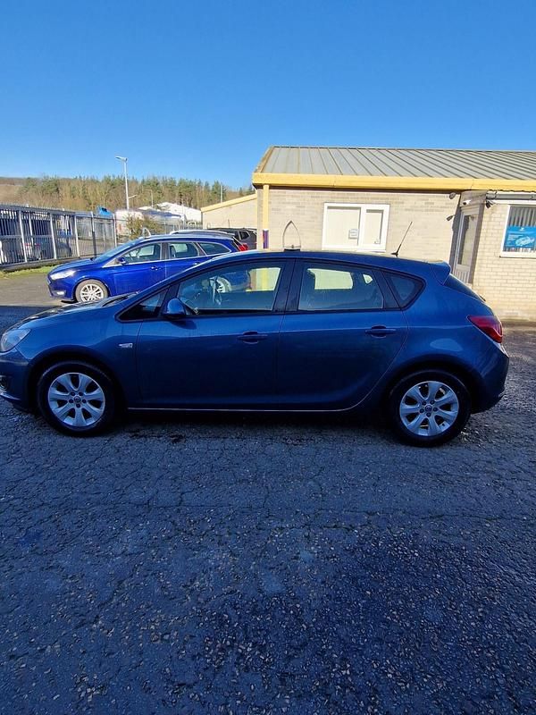 Used Vauxhall Astra Design Edition 2015 Blue Hatchback