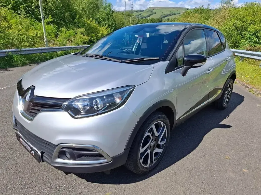 Used Renault Captur Dynamique 90 HP (66 kW) 2016 Silver/black SUV
