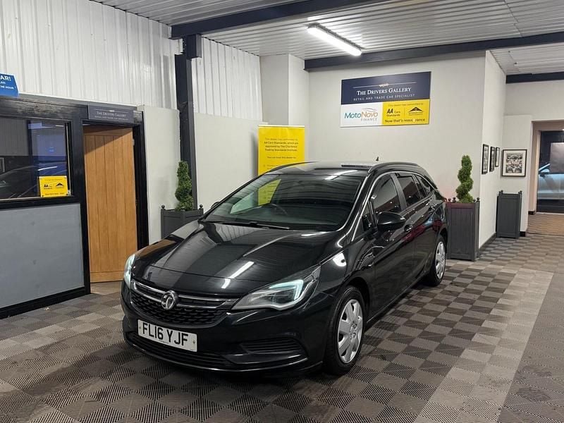 Used Vauxhall Astra 110 HP (80 kW) 2016 Black Estate
