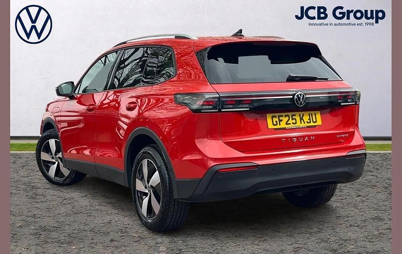 Używany VW Tiguan Match 204 KM (150 kW) 2025 Czerwony SUV
