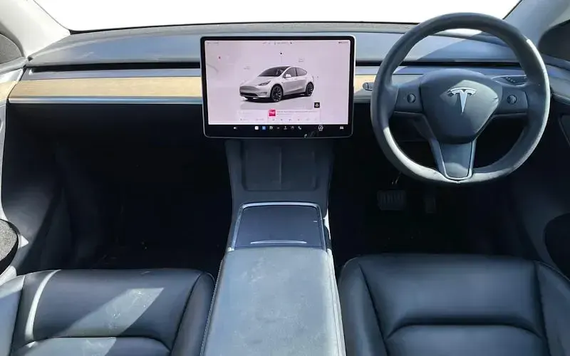 Used Tesla Model Y Long Range AWD 286 kW (389 HP) 2025 SUV