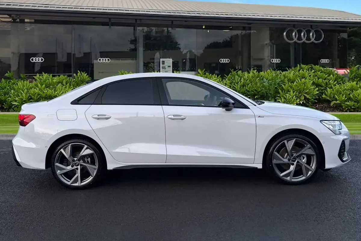 Ny Audi A3 Black Edition 150 HK (110 kW) 2026 Vit Sedan