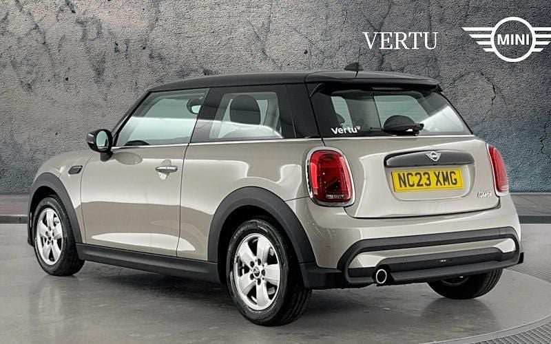 Usado Mini Cooper Classic 136 HP (100 kW) 2022 Cinzento Citadino