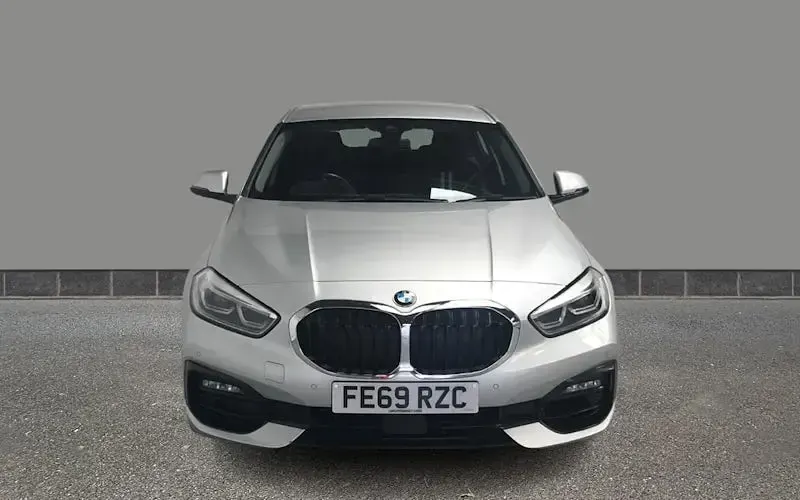 Used BMW 118 Sport Line 140 HP (102 kW) 2019 Silver Hatchback