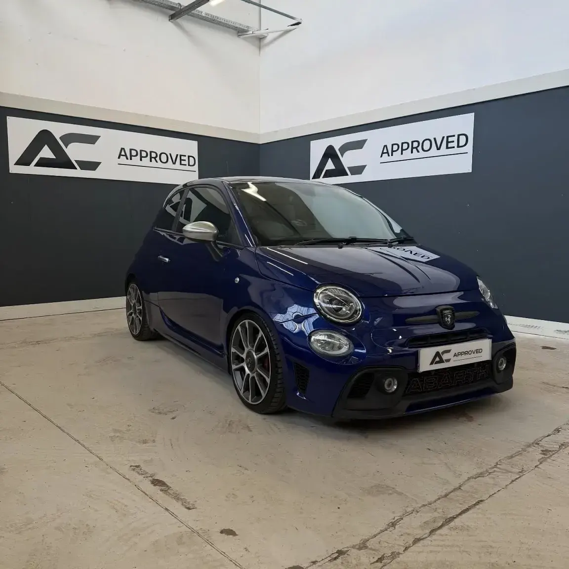 Used Abarth 595 Turismo 305 HP (224 kW) 2017 Blue Hatchback