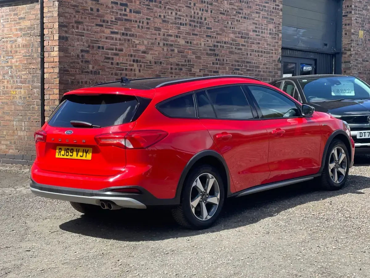 Used Ford Focus Active 125 HP (91 kW) 2020 Red Estate