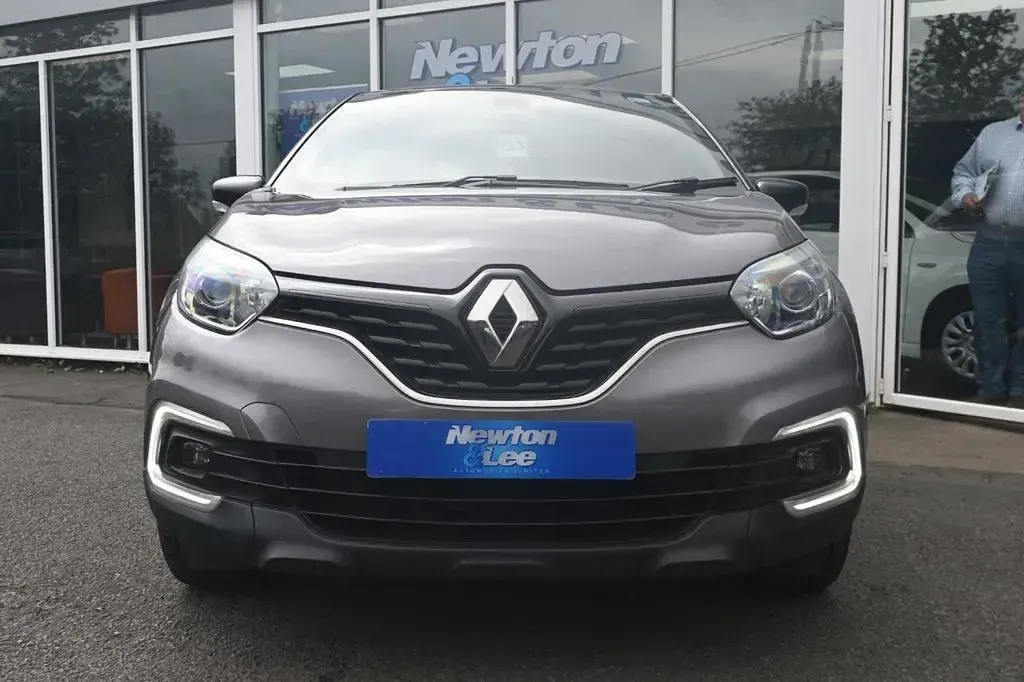 Used Renault Captur Iconic 90 HP (66 kW) 2018 Grey/black SUV