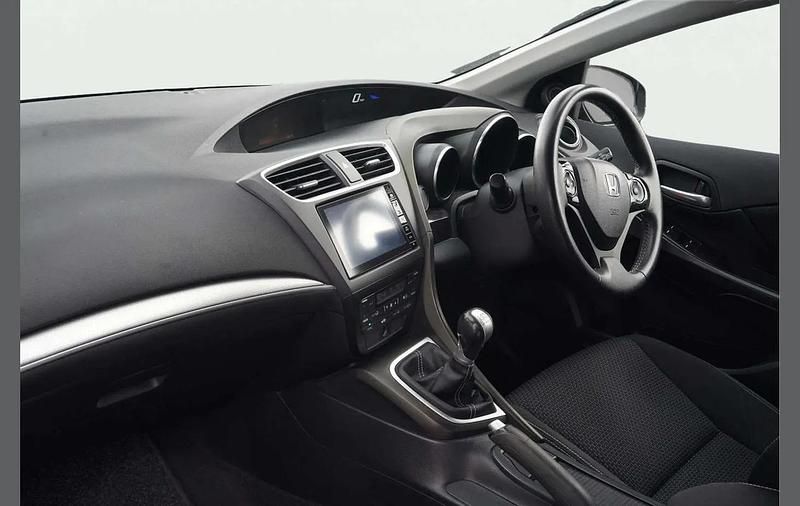 Used Honda Civic SE Plus 98 HP (72 kW) 2017 Black Hatchback