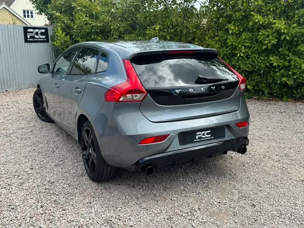 Used Volvo V40 R-Design Pro 190 HP (139 kW) 2016 Grey Hatchback