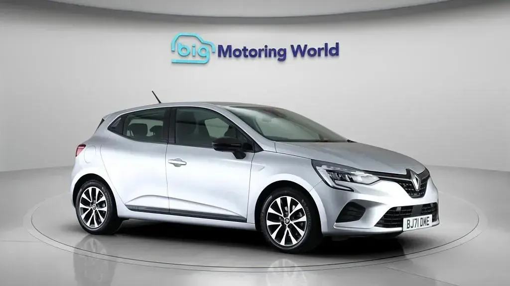 Used Renault Clio Iconic 140 HP (102 kW) 2021 Hatchback