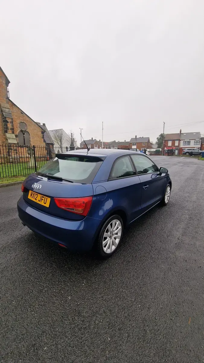 Begagnad Audi A1 Sport 105 HK (77 kW) 2012 Blå Halvkombi