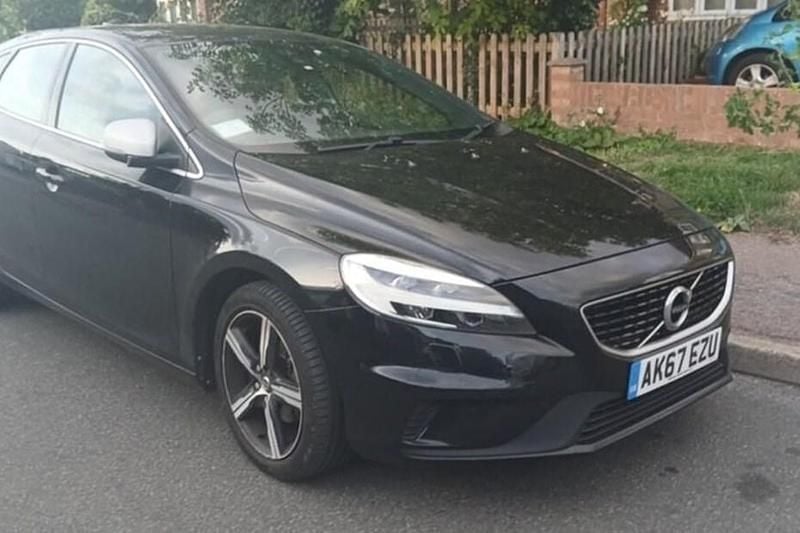 Black Used 2017 Volvo V40 R-Design Estate | £8,400 (Fair price) - Image 1/1