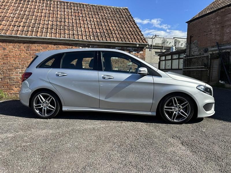 Begagnad Mercedes B180 AMG line 2016 Silver Minibuss