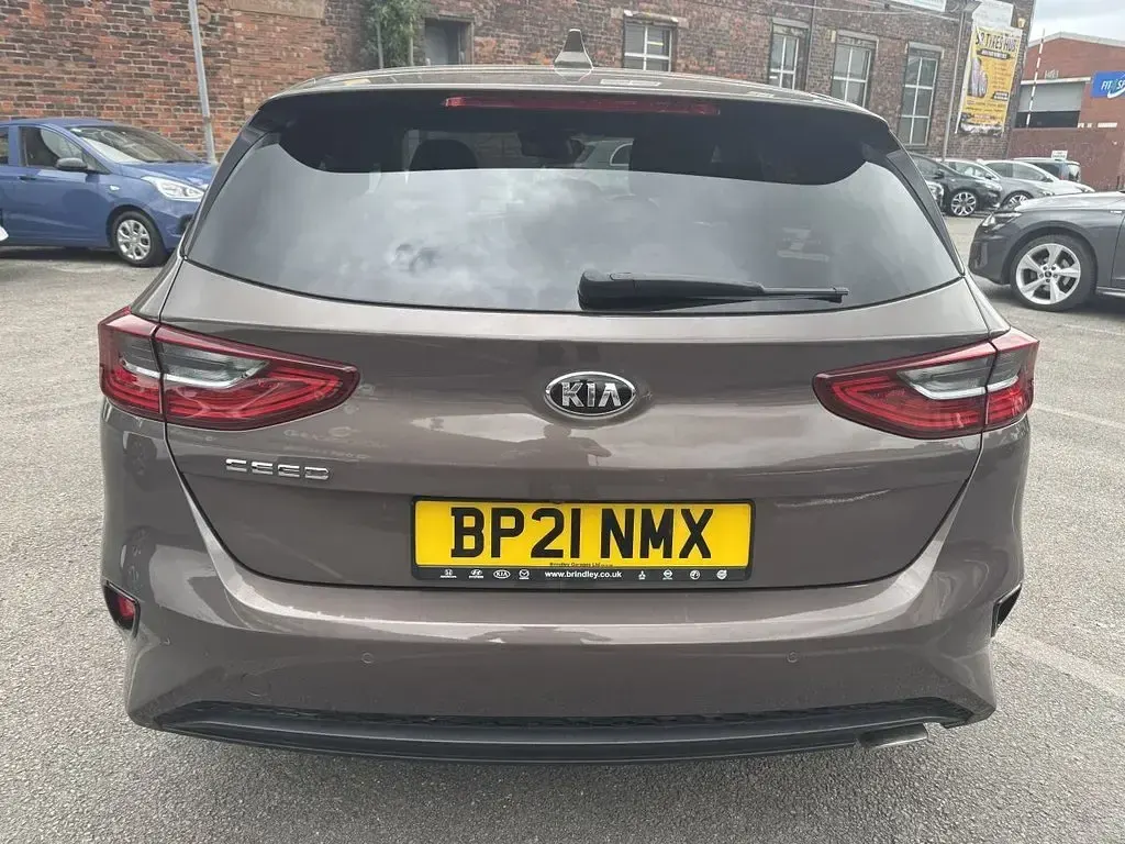 Used Kia Ceed 118 HP (86 kW) 2021 Brown Hatchback