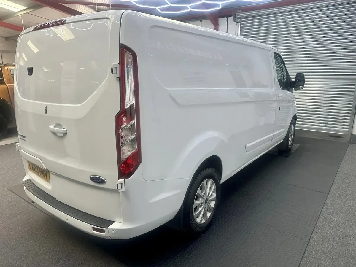 Used Ford Transit Custom Limited 130 HP (95 kW) 2023 White Van