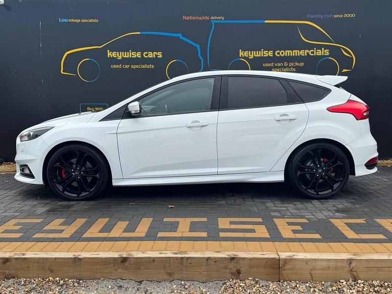 Used Ford Focus ST 2016 White Hatchback