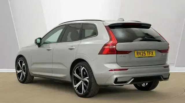 Usado Volvo XC60 Ultra 250 HP (183 kW) 2025 Prateado SUV