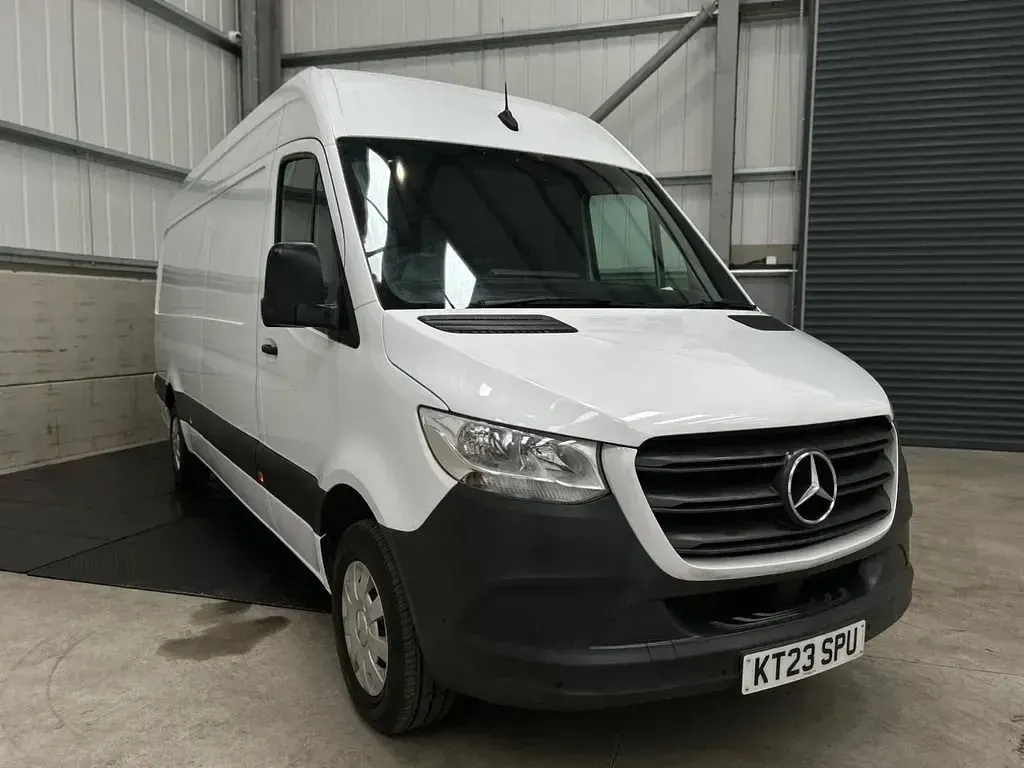 Używany Mercedes Sprinter Premium 150 KM (110 kW) 2023 Biały Van