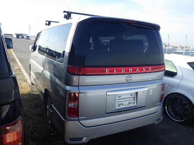 Used Nissan Elgrand 2007 Silver MPV