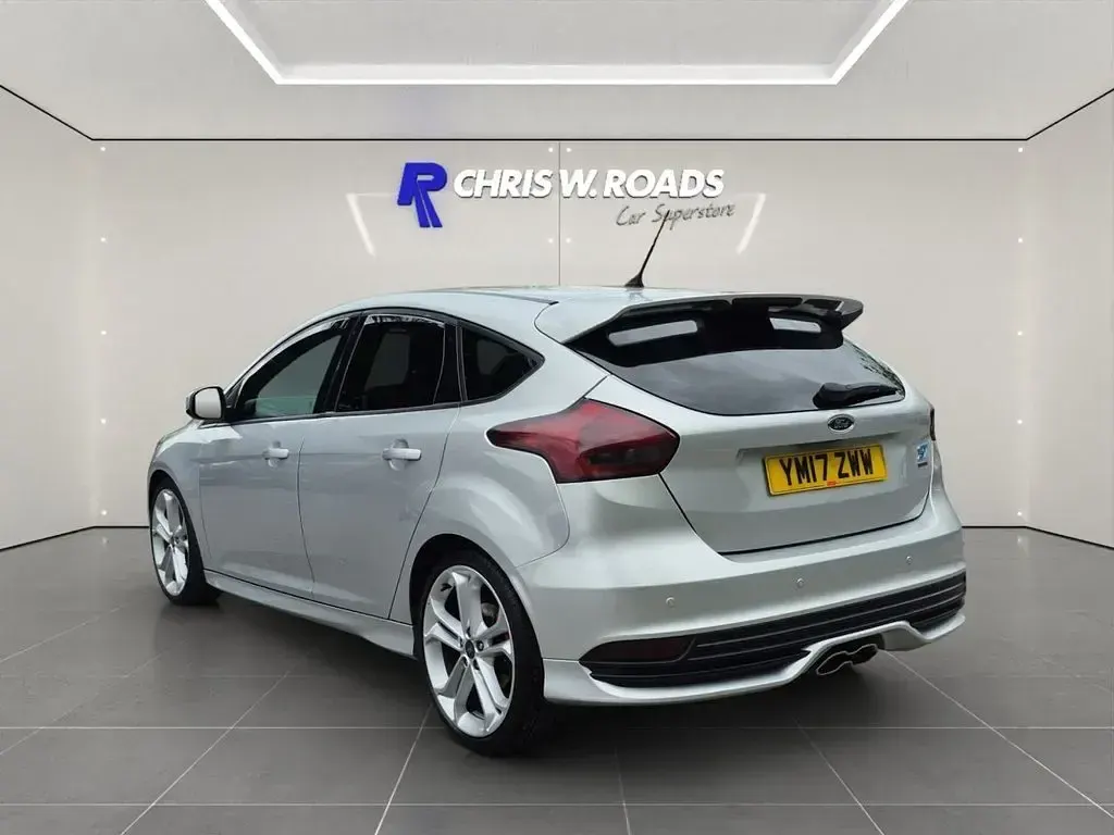 Used Ford Focus ST 185 HP (136 kW) 2017 Silver Hatchback