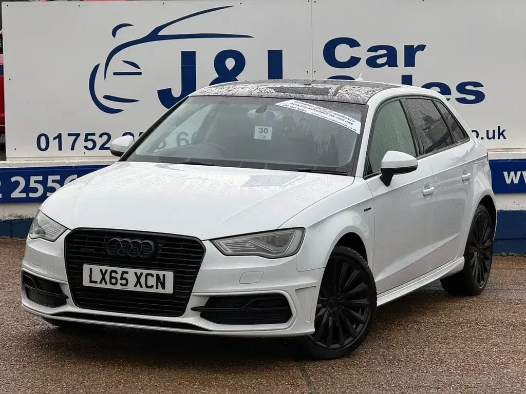 Used Audi A3 Sportback e-tron Advanced 2015 White Hatchback