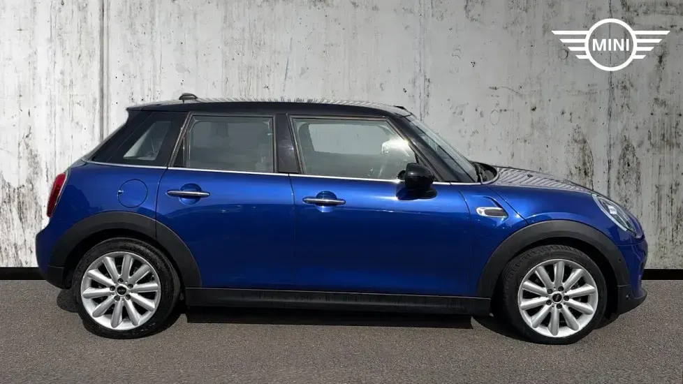 Used Mini Cooper Classic 134 HP (98 kW) 2019 Blue Hatchback