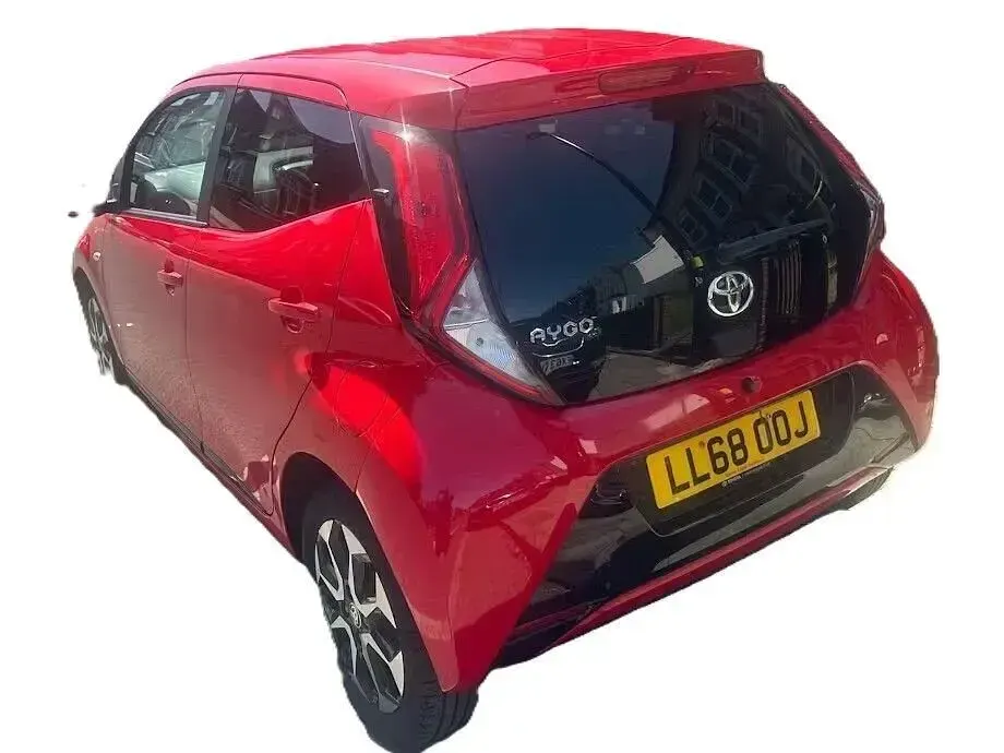 Używany Toyota Aygo Trend 71 KM (52 kW) 2019 Czerwony Hatchback