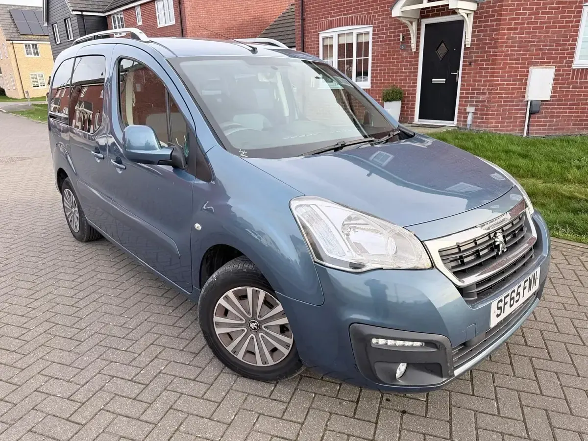 Used Peugeot Partner Tepee Active 98 HP (72 kW) 2015 Blue MPV