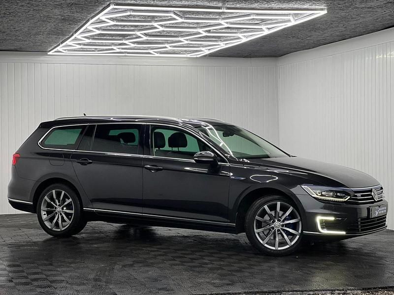 Begagnad VW Passat Advance 218 HK (160 kW) 2018 Grå Kombi