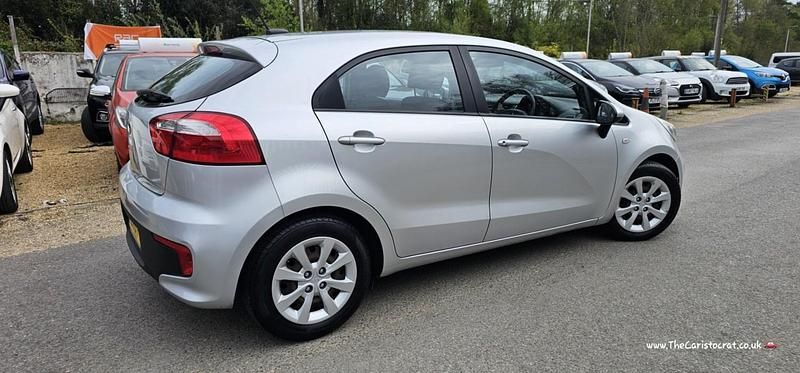 Used Kia Rio 85 HP (62 kW) 2016 Silver Hatchback
