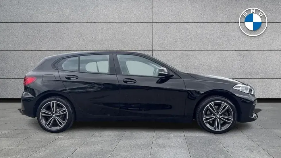 Used BMW 116 Sport Line 116 HP (85 kW) 2022 Black Hatchback